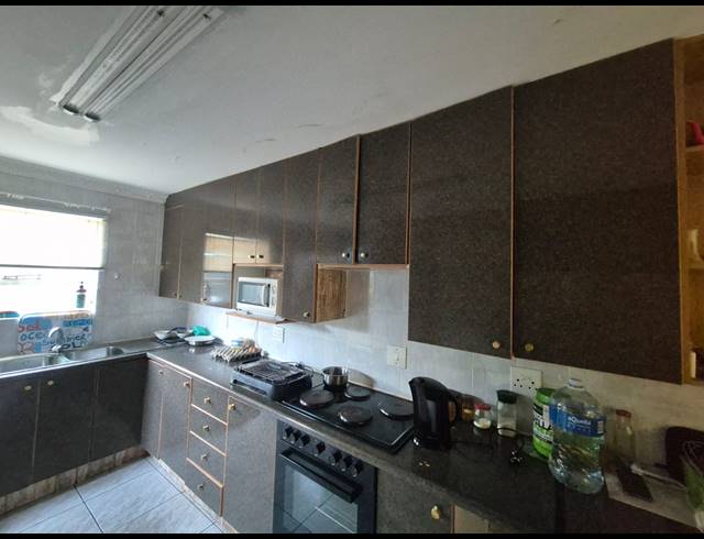 3 BEDROOM TOWNHOUSE FOR SALE IN VANDERBIJLPARK SE 3